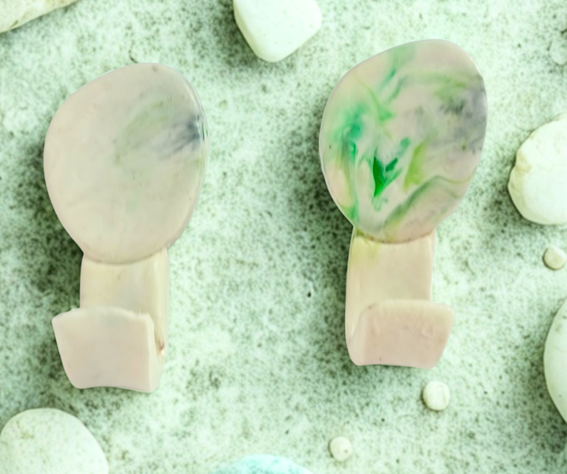 Recycled Plastic Bathroom Hooks White/Green Marbled